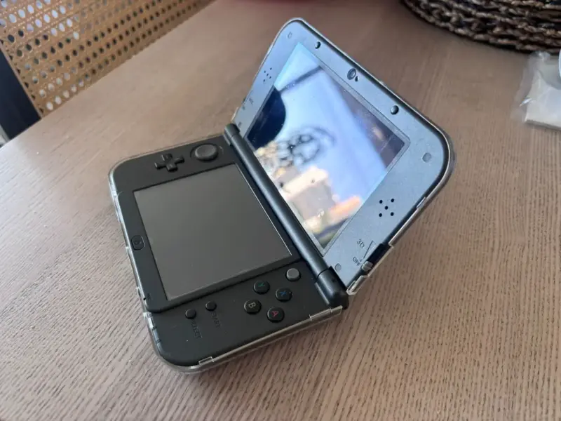 New Nintendo 3DS XL + Juegos Pokémon, Zelda y Mons - 2