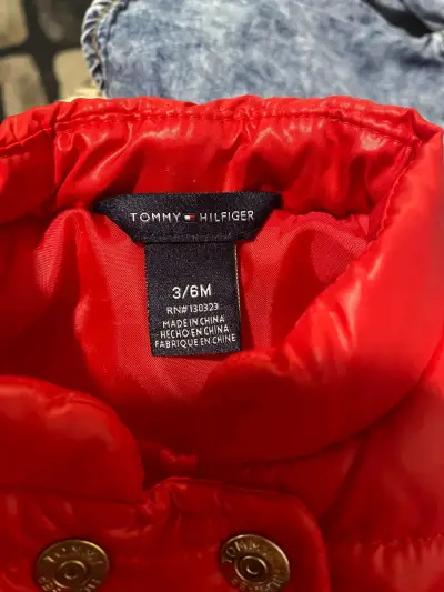 Casaca acolchada rojo para bebé Tommy Hilfiger - miniatura 2