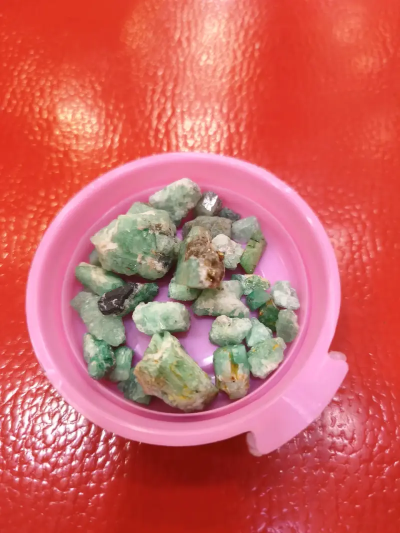 Piedras de esmeralda en bruto para joyería - 2