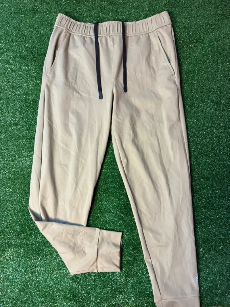 Pantalones deportivos beige para hombre