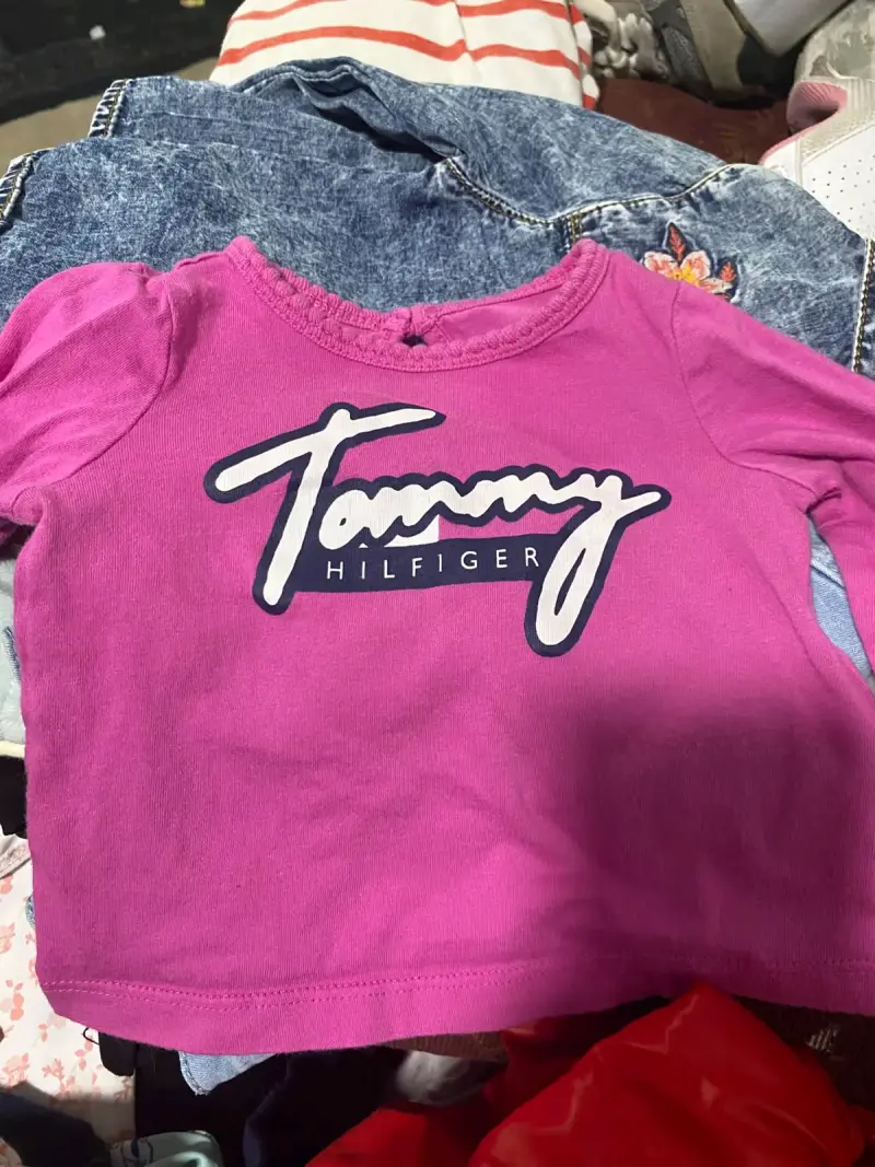 Polera Tommy Hilfiger para bebé color fucsia - 1