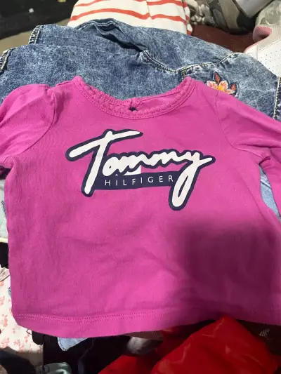 Polera Tommy Hilfiger para bebé color fucsia - miniatura 1