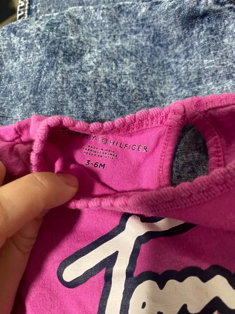 Polera Tommy Hilfiger para bebé color fucsia - 2