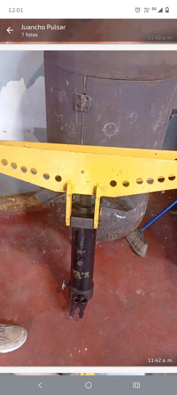 Dobladora de tubos hidráulico amarillo - 1