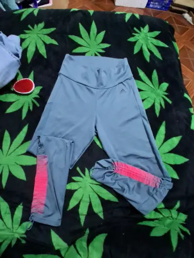 Calzas deportivas Adidas azul con detalle rosa - miniatura 4