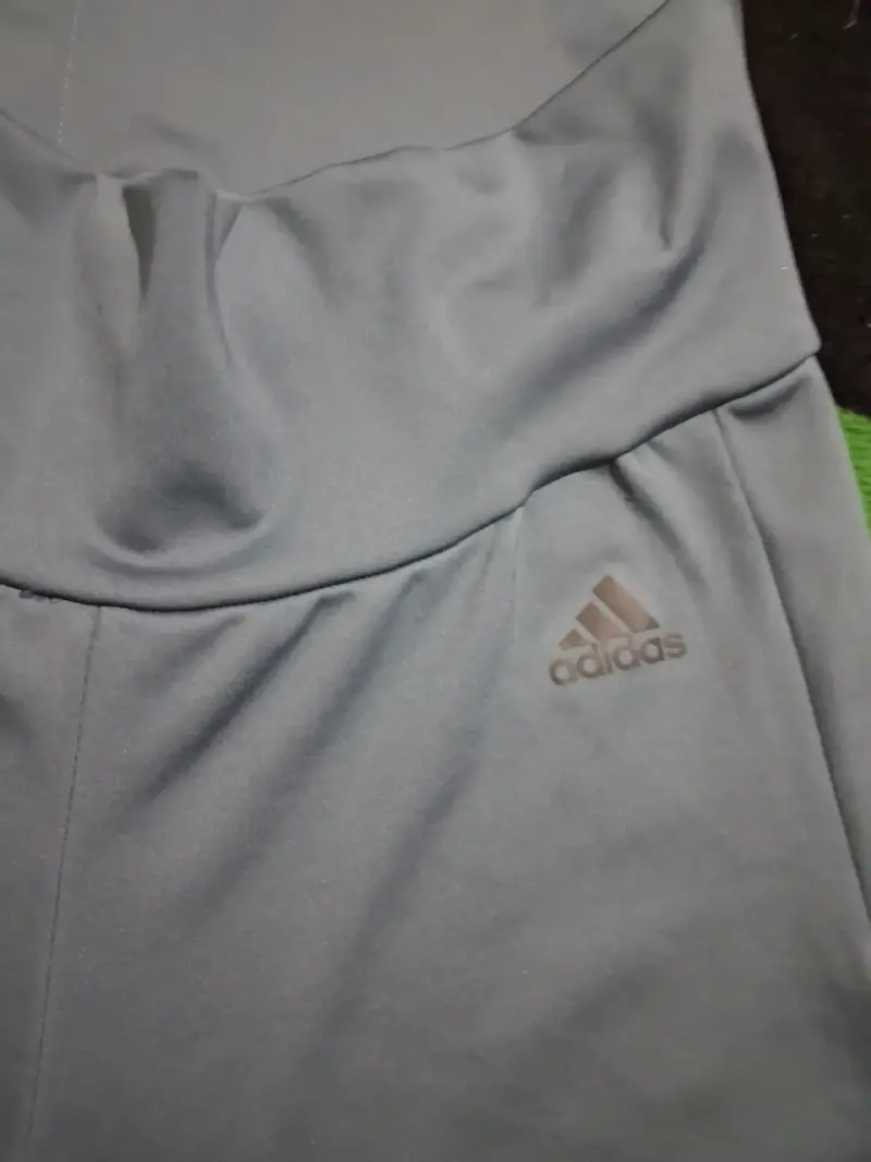 Calzas deportivas Adidas azul con detalle rosa - 5