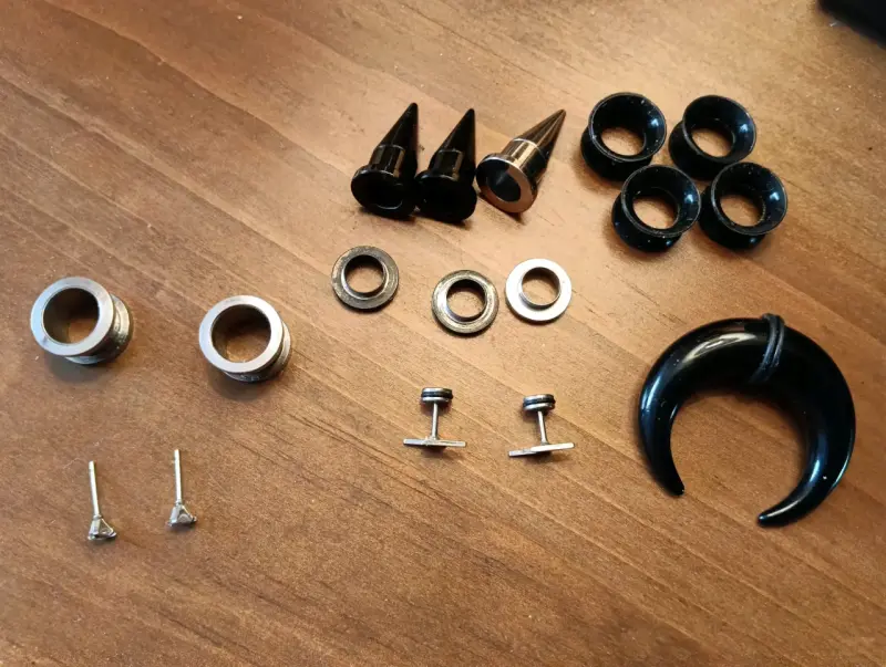 Set de expansores y piercings de acero y acrílico - 1
