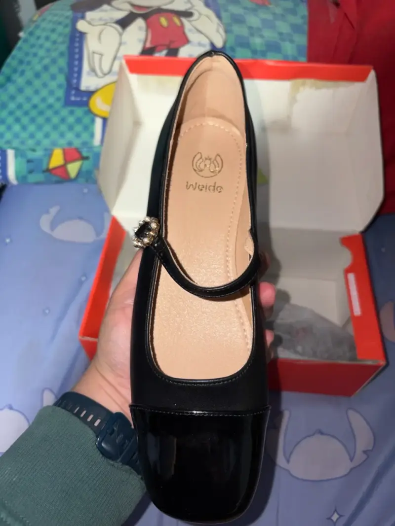 Zapatos negros de charol con tacón bajo - 4