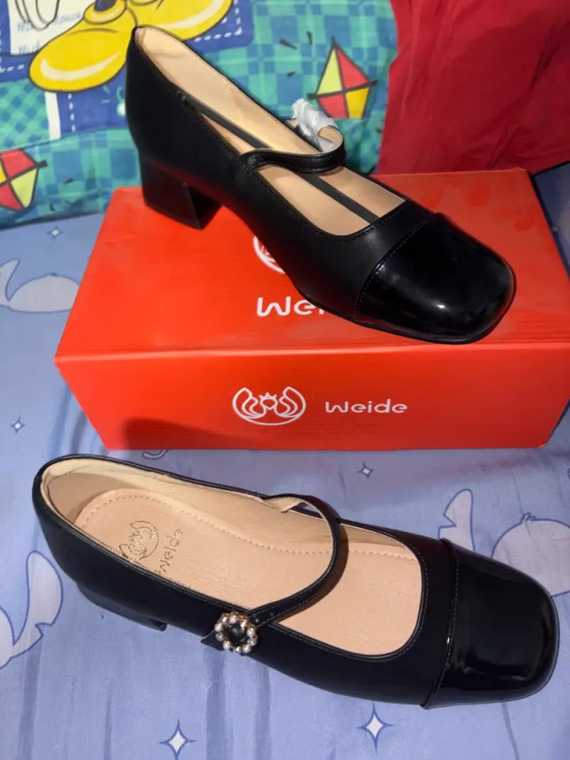 Zapatos negros de charol con tacón bajo - 6