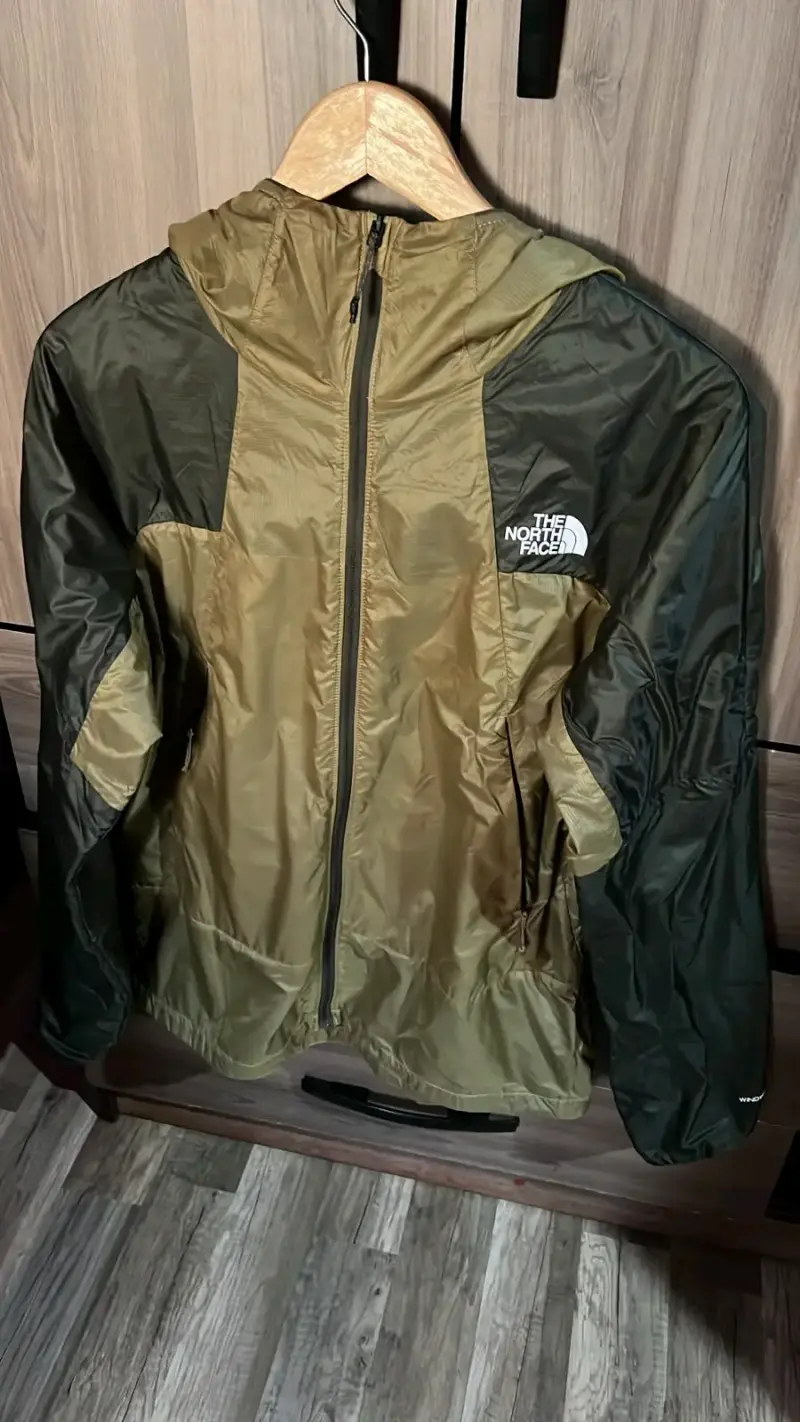 Chaqueta impermeable The North Face verde oliva - 4