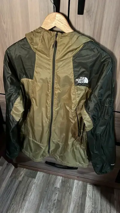 Chaqueta impermeable The North Face verde oliva - miniatura 4
