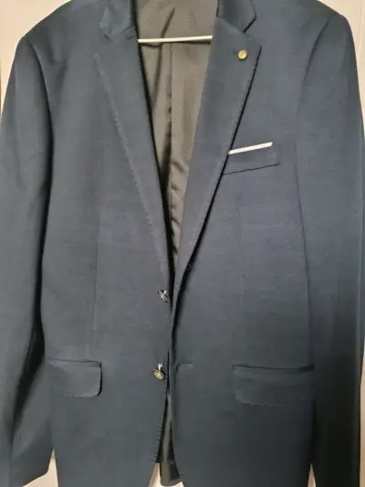 Blazer azul marino para hombre en buen estado - miniatura 3