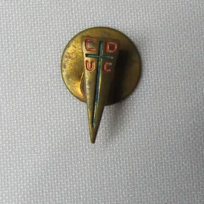 Insignia antigua Universidad Católica años 50s - miniatura 2