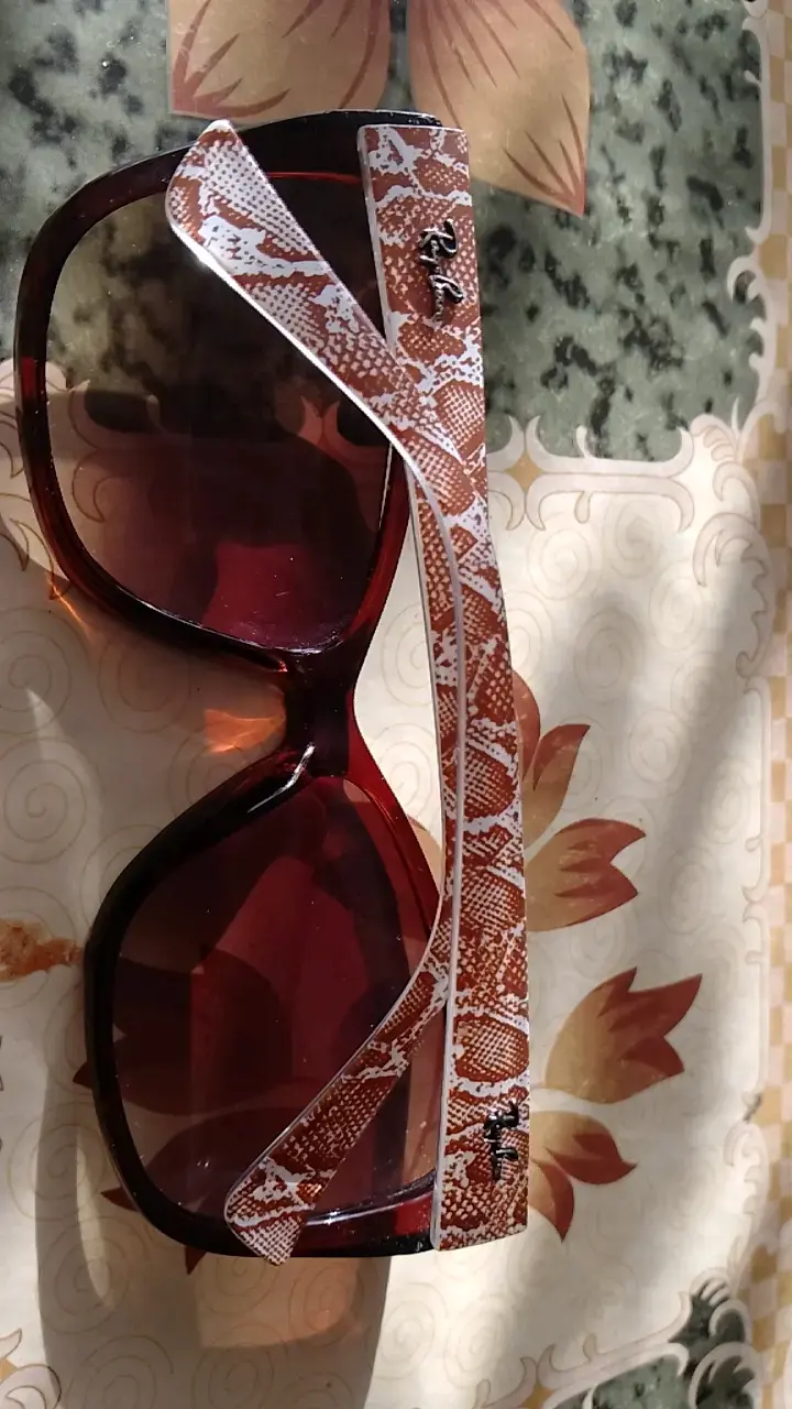 Gafas de sol grandes con diseño de serpiente - 2