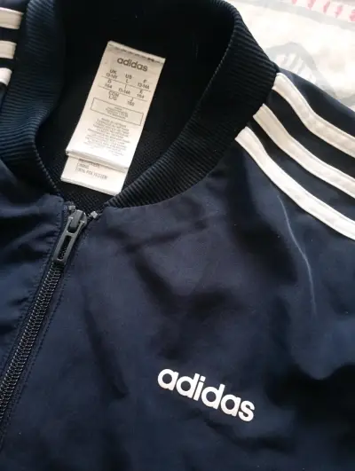 Chaqueta deportiva Adidas original talla 14 niño - miniatura 3
