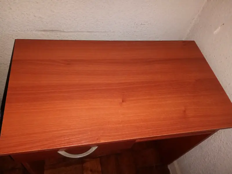Escritorio de madera con cajón y estante - 2