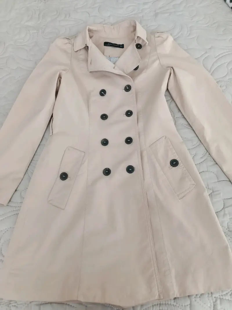 Abrigos trench para mujer en negro y beige - 2