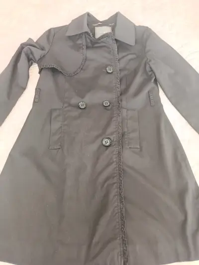 Abrigos trench para mujer en negro y beige - miniatura 3