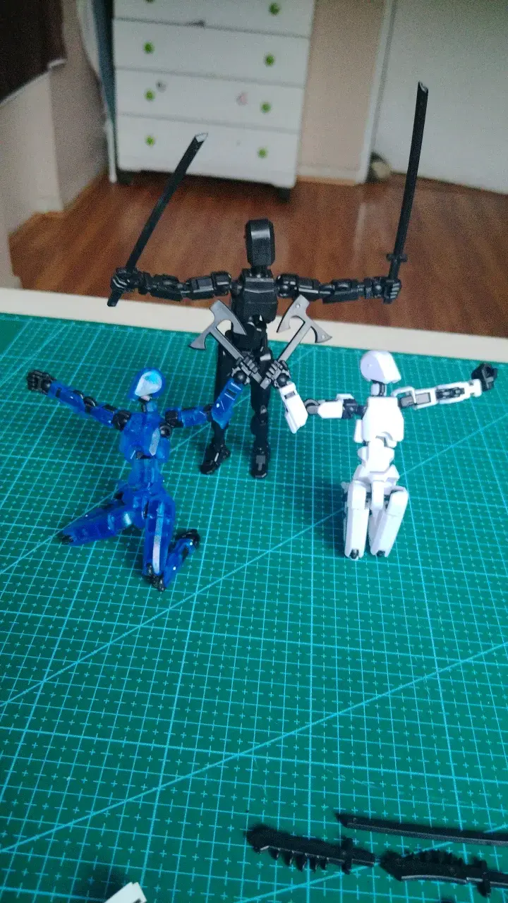 Set figuras de acción articuladas con accesorios - 3