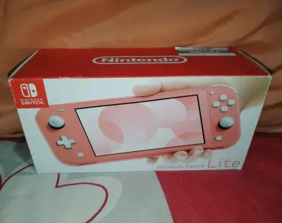 Nintendo Switch Lite  con 2 juegos - miniatura 5