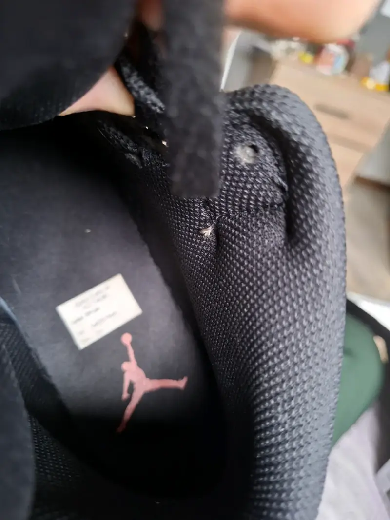 Zapatillas Air Jordan 1 Mid Hombre Color Negro y Marrón - 5
