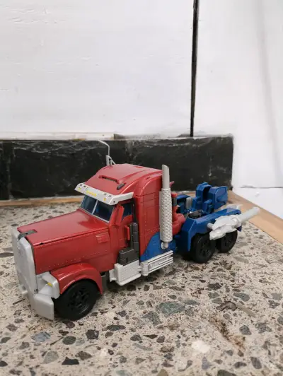 Figura de acción Transformer Optimus Prime - miniatura 3