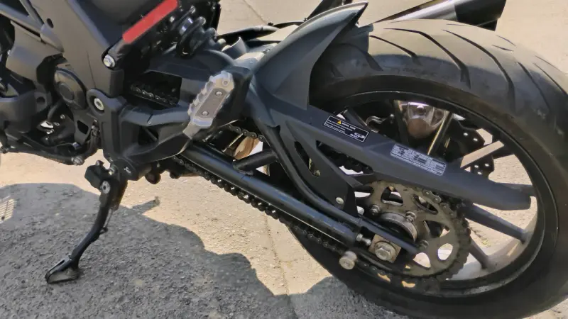 Moto Cruiser azul Benelli 502C en perfect estado - 4