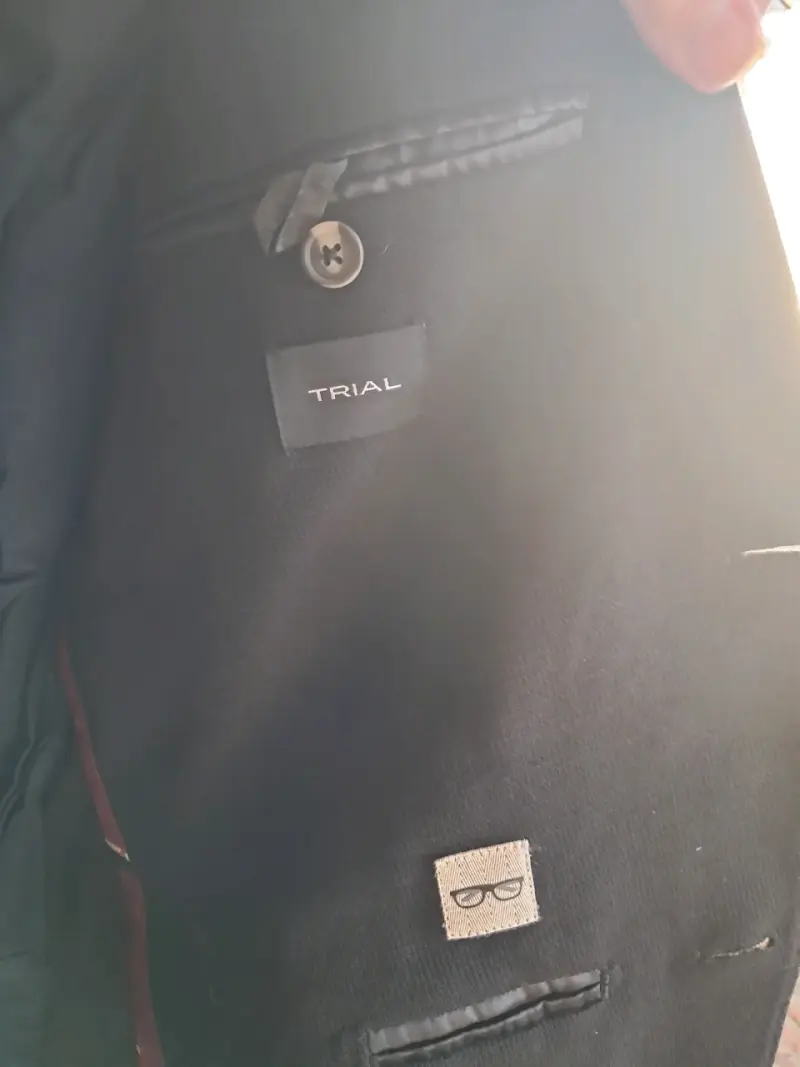 Traje formal negro con camisa azul Cacharel - 6