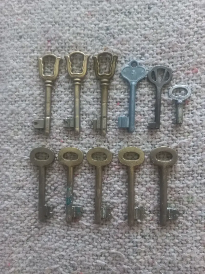 Lote de llaves antiguas de colección