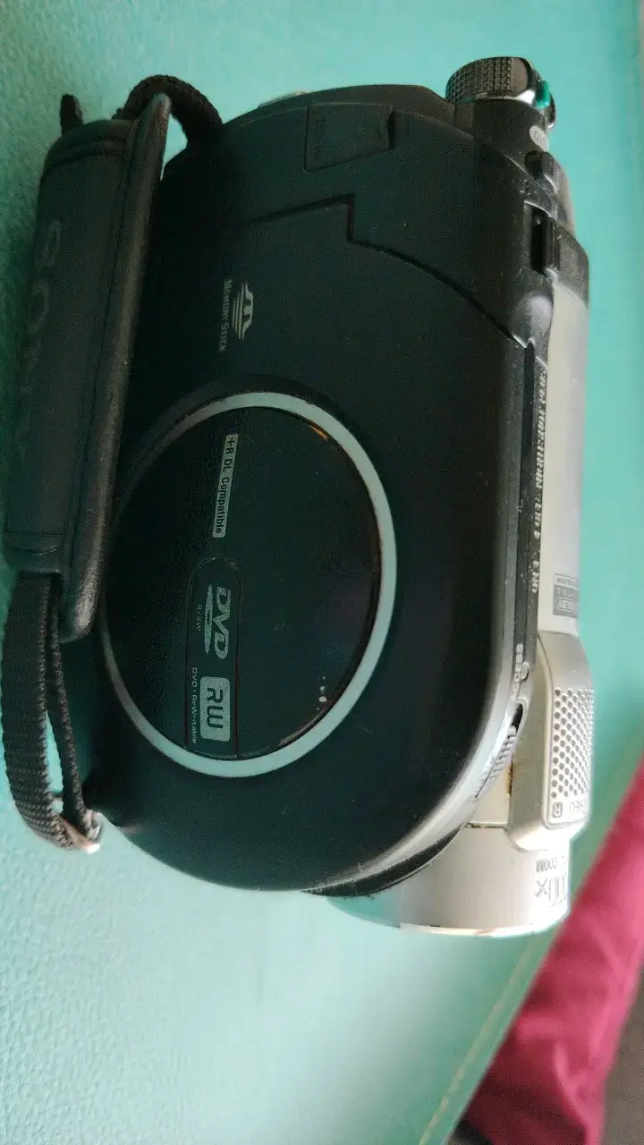 Videocámara Sony Handycam DCR-DVD610 con Zoom Óptico 40x - 3