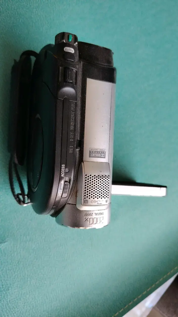 Videocámara Sony Handycam DCR-DVD610 con Zoom Óptico 40x - 4