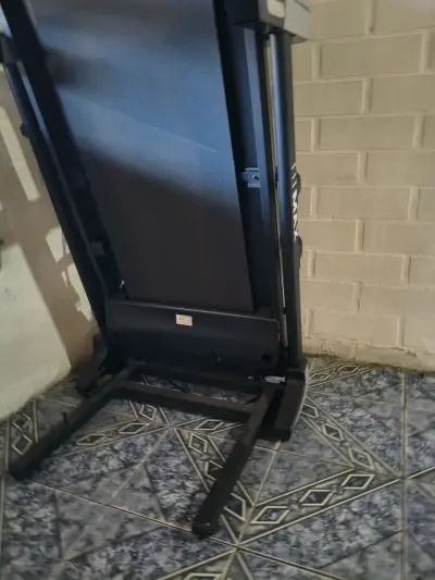 Caminadora eléctrica FitMax plegable en buen estado - miniatura 4