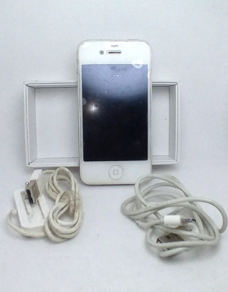 iPhone 4S blanco con accesorios incluidos - 3
