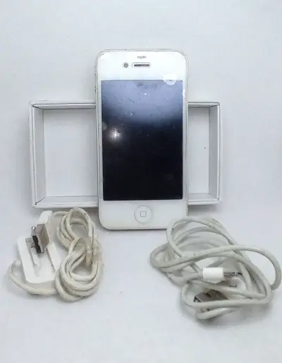 iPhone 4S blanco con accesorios incluidos - miniatura 3