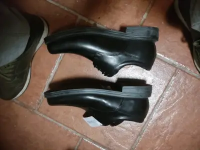 Zapatos formales de cuero negro para hombre - miniatura 1
