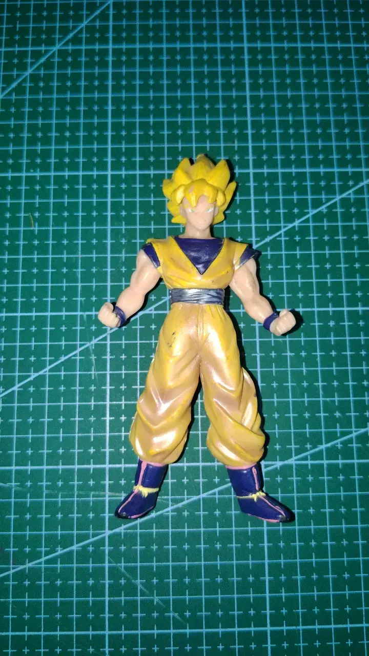 Figura de acción Super Saiyan Goku - 1
