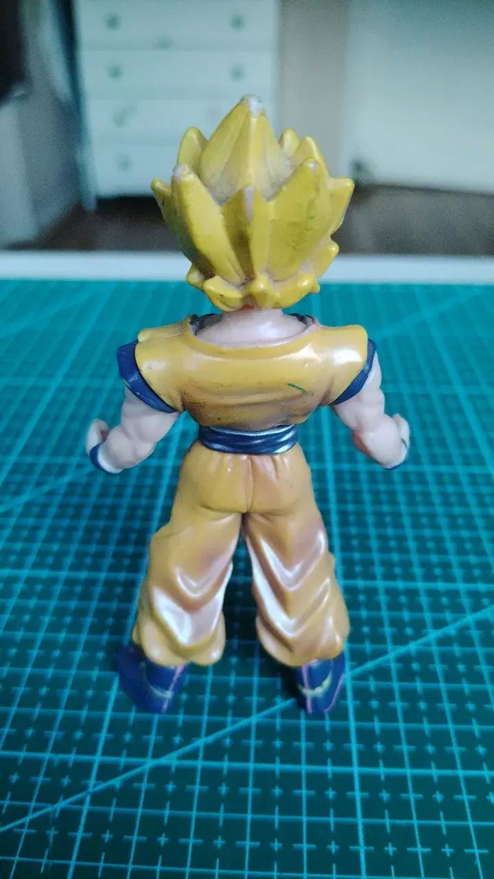 Figura de acción Super Saiyan Goku - 4