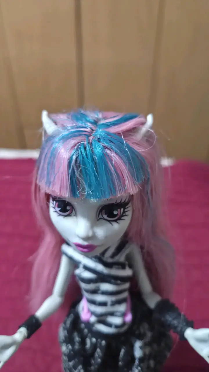 Muñeca Monster High Rochelle - 2