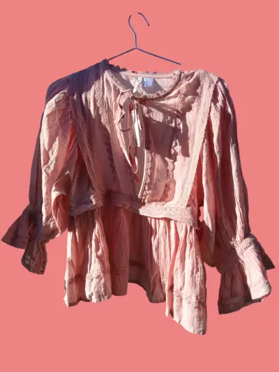 Blusa rosa con encaje - miniatura 1