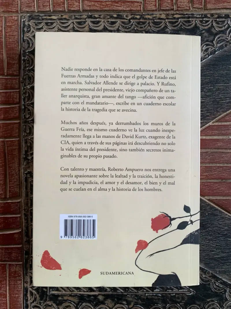 Libro 'El Último Tango de Salvador Allende' de Roberto Ampuero - 2
