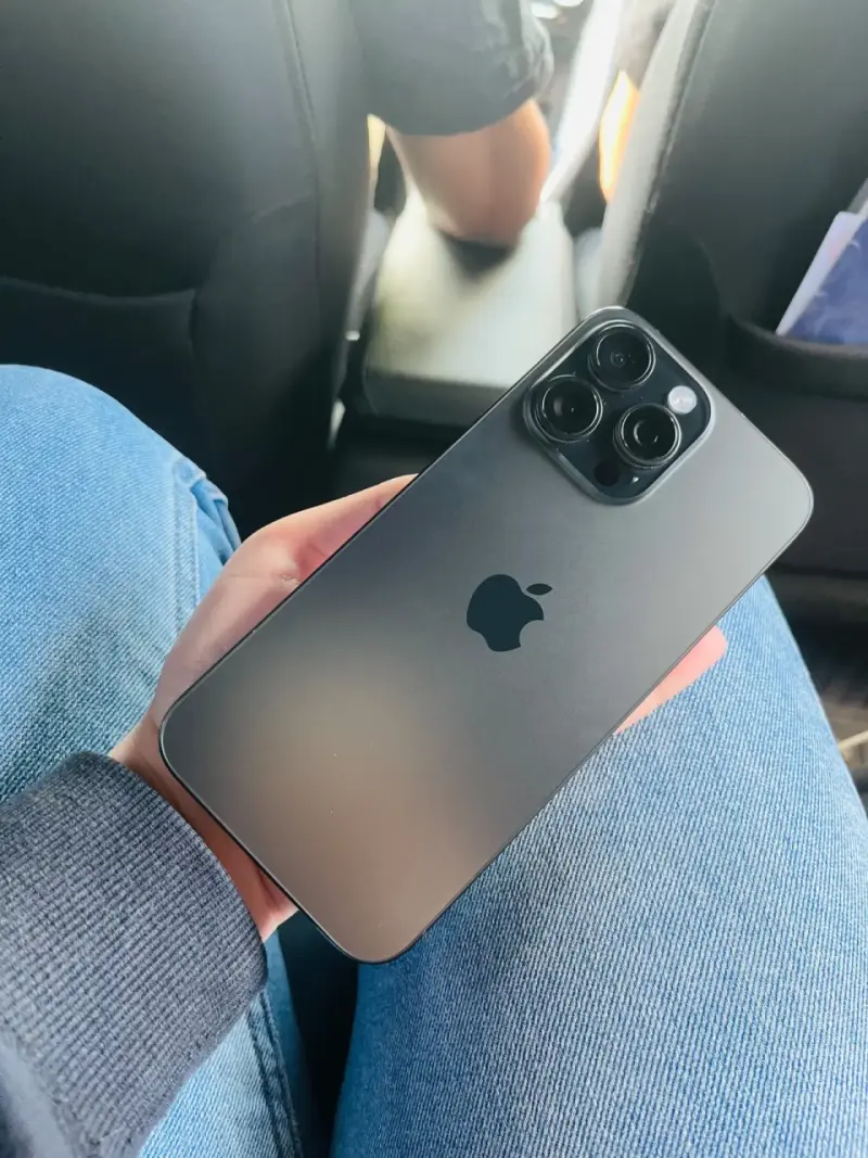 iPhone 15Pro Max 512 gen en buen estado - 3