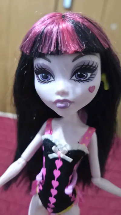 Muñeca Monster High Draculaura playa - miniatura 2