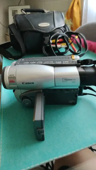 Videocámara Canon con zoom óptico 22x - miniatura 1
