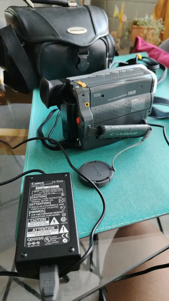 Videocámara Canon con zoom óptico 22x - 4