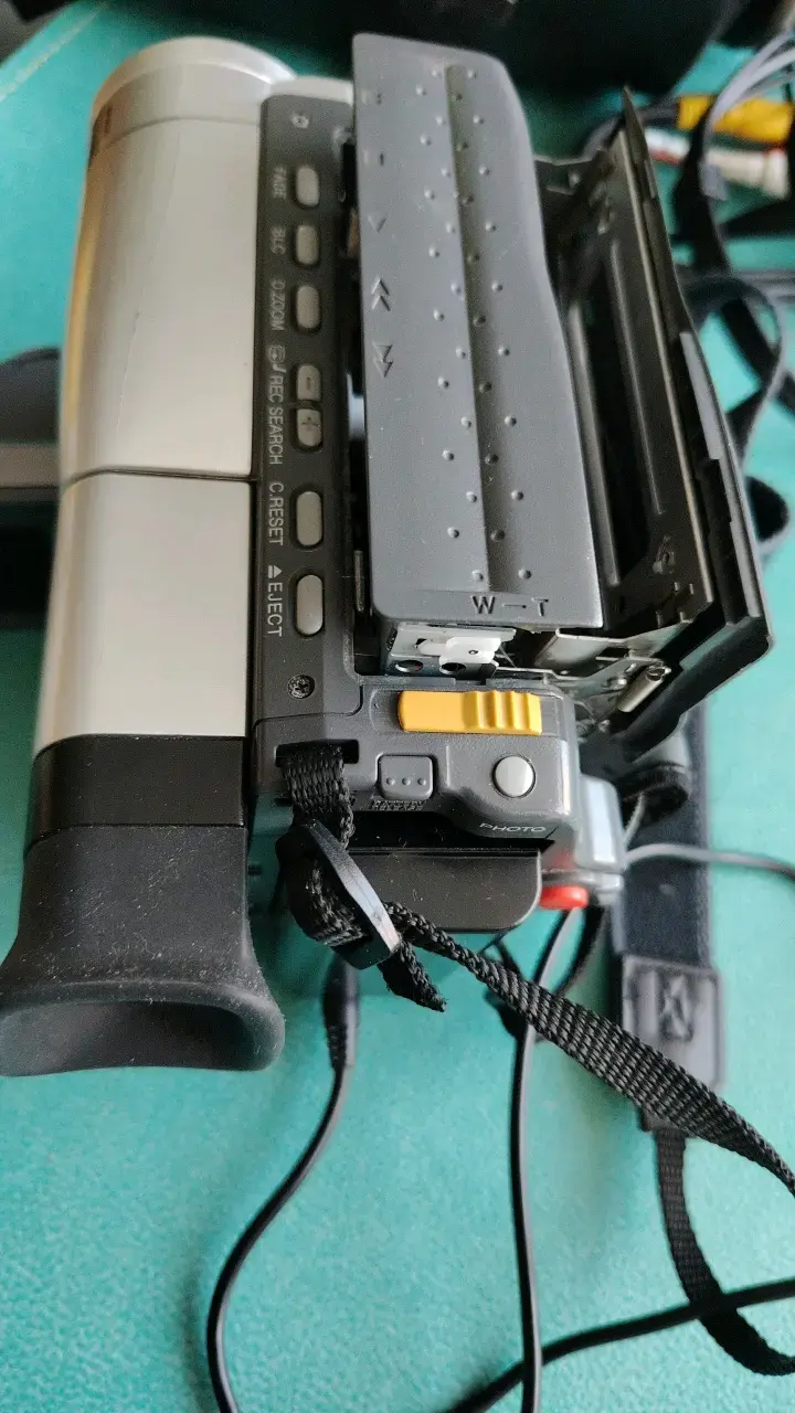 Videocámara Canon con zoom óptico 22x - 6