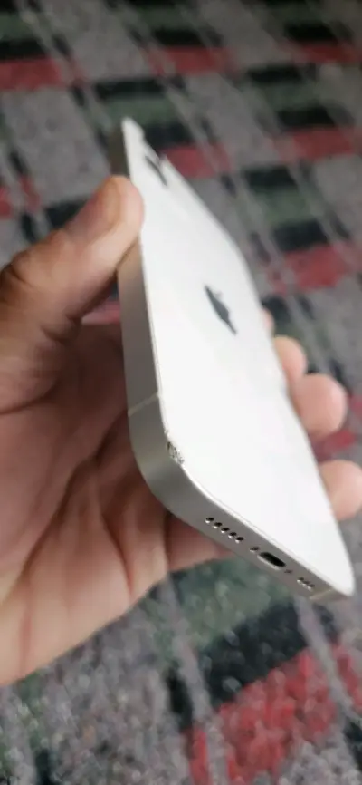 iPhone blanco en buen estado - miniatura 2