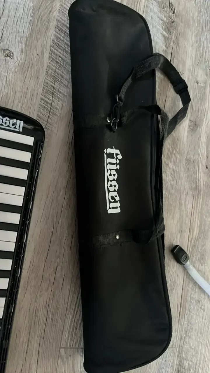 Melódica Fussen con estuche y boquilla - 3