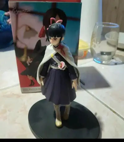 Figura coleccionable de anime con base - miniatura 1