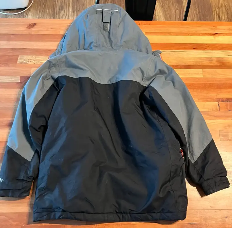 Chaqueta impermeable Columbia con capucha - 3