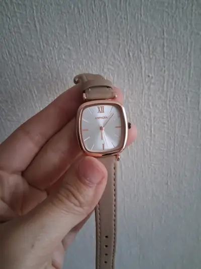 Reloj de pulsera Amphora dorado para mujer - miniatura 1